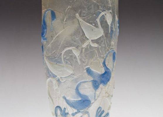 Z głębin czasu. Unikatowe rzymskie naczynia szklane z "książęcego" grobu z Czarnówka na Pomorzu ze zbiorów Muzeum w Lęborku grafika